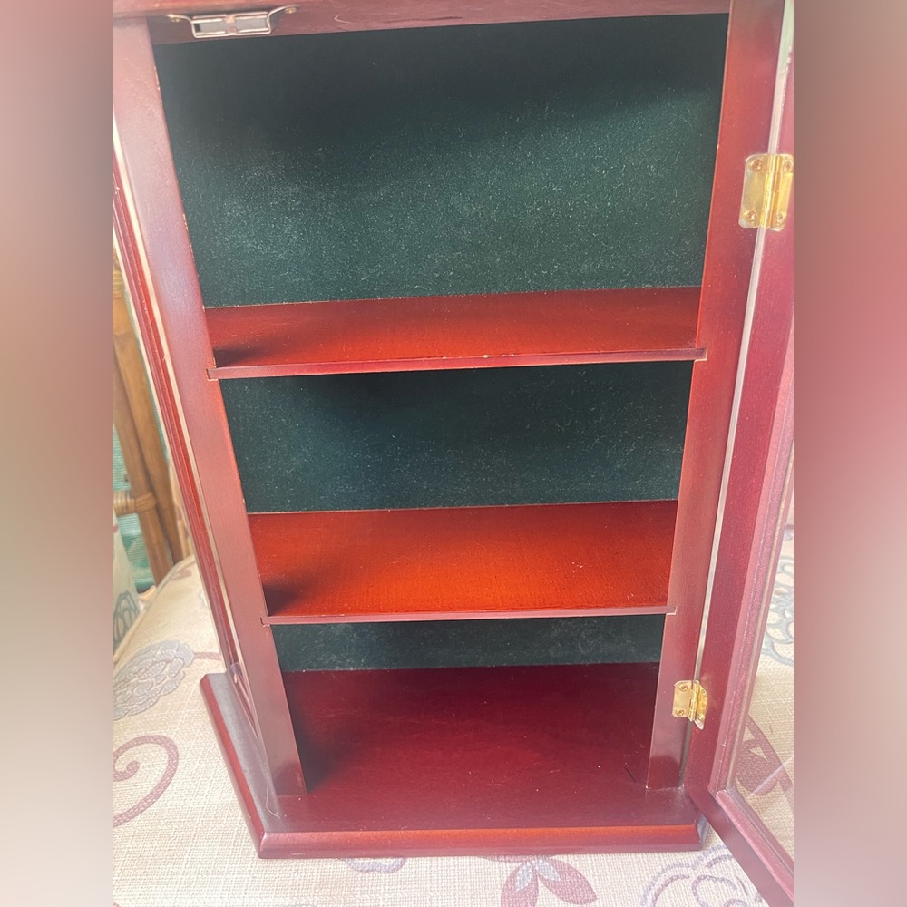 vintage-style wooden curio cabinet - Picture 8 of 8